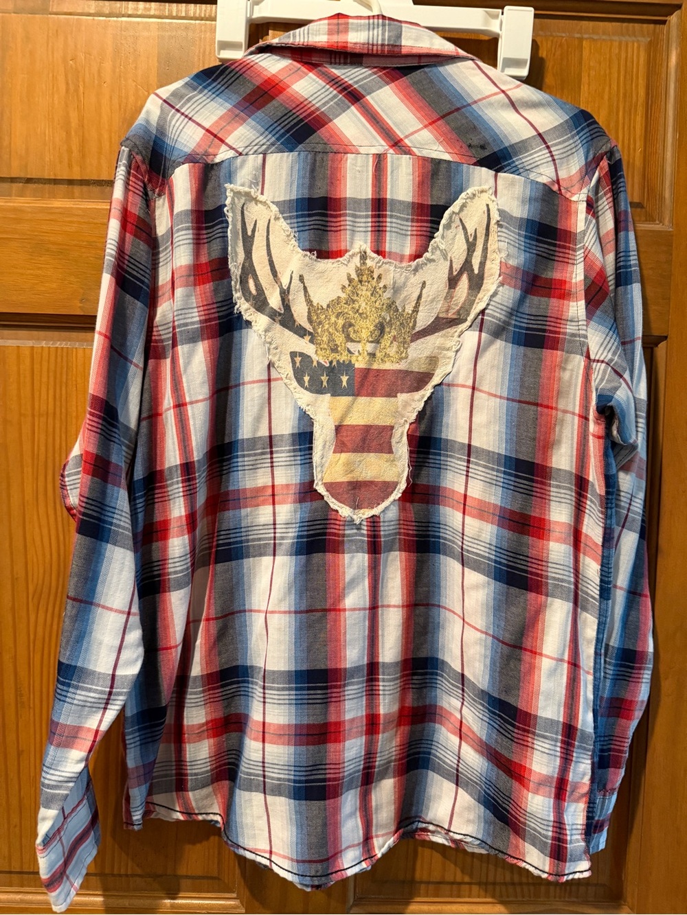 Sz L Red & Blue Plaid Long-Sleeve Shirt with Deer patriotic Patch